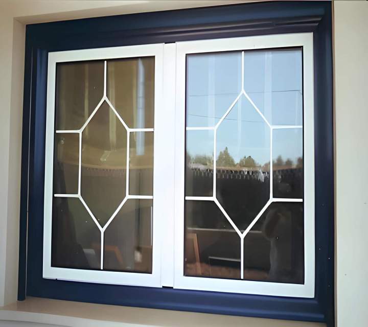 Installation de fenêtres performantes en PVC, bois ou aluminium.